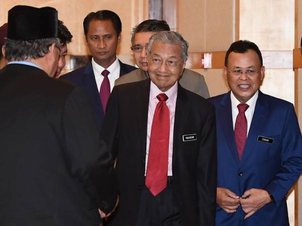 Perdana Menteri Tun Dr Mahathir Mohamad (tengah) hadir pada Sesi Pemukiman Kerajaan Negeri Johor Bersama Kepimpinan Kerajaan Persekutuan di Putrajaya hari ini. Foto: Bernama