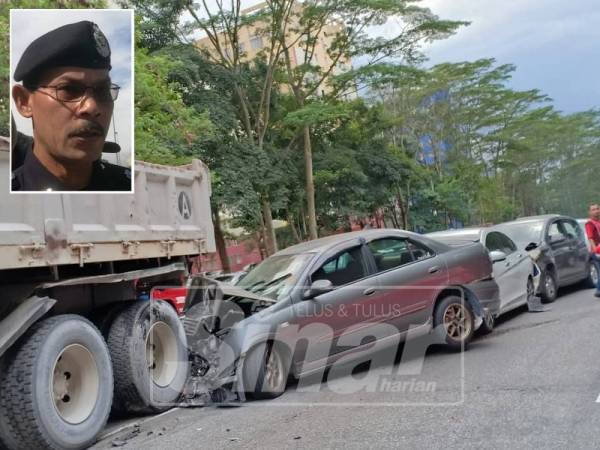 Lori mengundur sewaktu naik bukit langgar beberapa kereta di belakangnya. (gambar kecil: Azman)