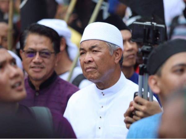 Ahmad Zahid hadir memberikan sokongan di Himpunan Aman Ancaman Kepada Kedaulatan Islam di Masjid Negara, hari ini. - Foto Facebook Ahmad Zahid