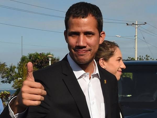 Guaido melanggar larangan perjalanan yang dikenakan terhadapnya bagi mengadakan pertemuan dengan pemimpin Paraguay, Argentina, Ecuador dan Brazil.- Foto AFP