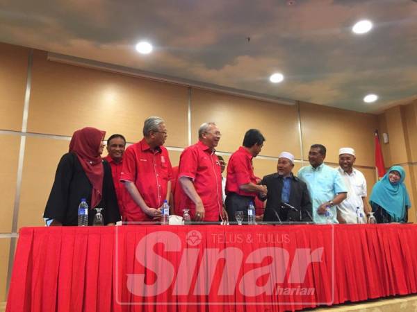 Sekitar mesyuarat UMNO - Pas di Menara Datuk Onn, PWTC, Kuala Lumpur.