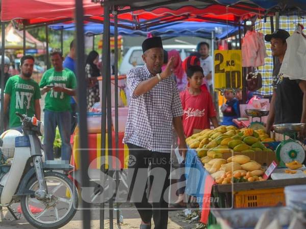 Zakaria tanpa membuang masa komited melaksanakan tugas Yang Berhomat selepas diumumkan menang dalam PRK DUN Semenyih, Sabtu lalu. - Foto Sinar Harian oleh SHARIFUDIN ABDUL RAHIM 