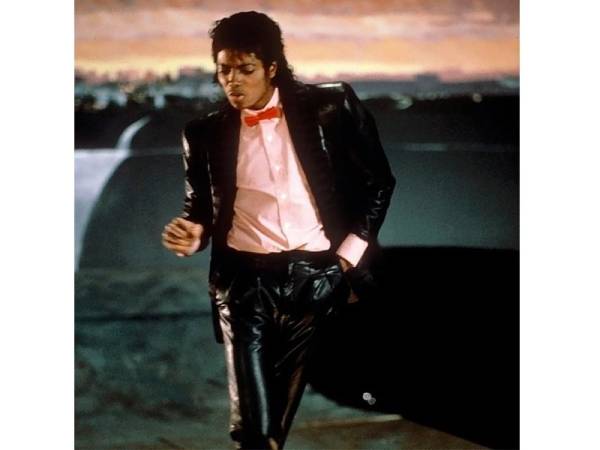 Aksi Michael Jackson dalam klip video Billie Jean.