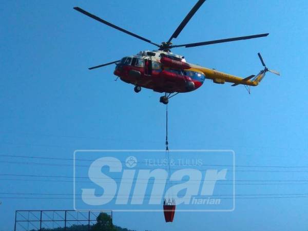 Teknik bom air digunakan dalam operasi pemadaman di Hutan Simpan Gunung Korbu, hari ini.