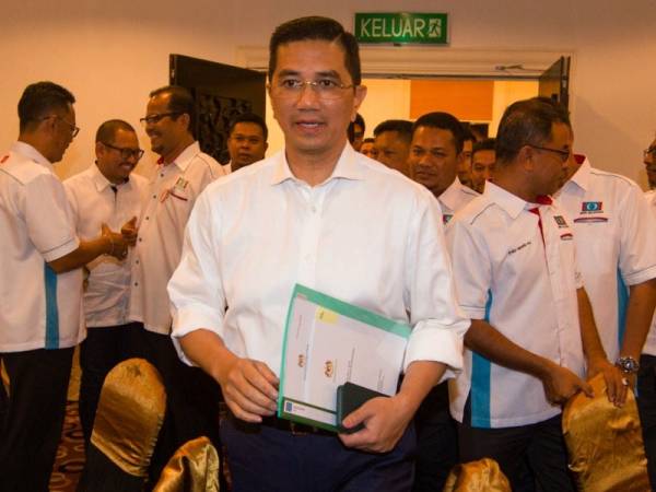 Datuk Seri Mohamed Azmin Ali hadir pada majlis Jamuan Teh Timbalan Presiden Keadilan Bersama Pimpinan Negeri Kelantan sempena lawatan kerja tiga hari beliau di Kelantan bermula hari ini. Foto: Bernama