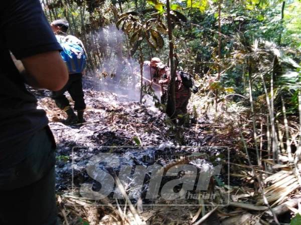 Teknik fire break dan memadamkan bara berjaya mengawal kebakaran di lokasi.