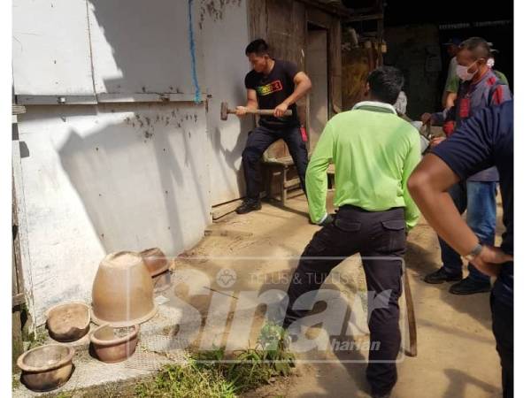 Antara struktur yang turut dimusnahkan dalam operasi tersebut.
