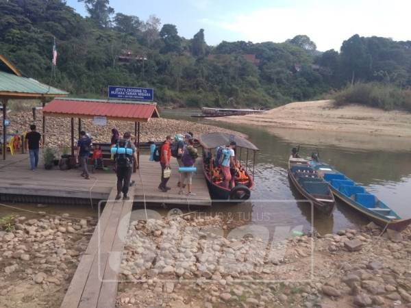 Kehadiran pelancong tidak terjejas biarpun keadaan panas tersebut yang kian ketara kebelakangan ini.