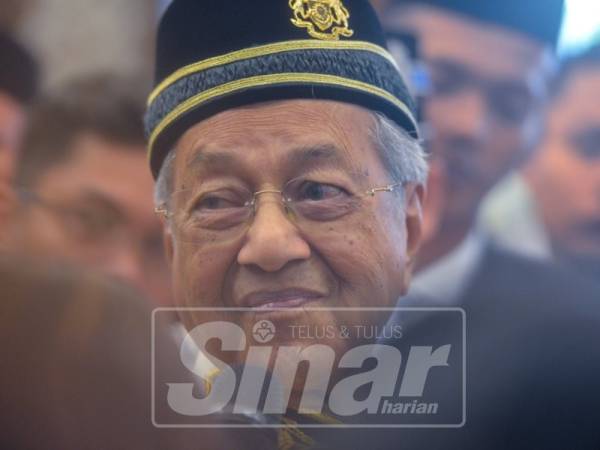 Perdana Menteri, Tun Dr Mahathir Mohamed bercakap pada media selepas Istiadat Pembukaan Penggal Kedua Majlis Parlimen Keempat Belas di Parlimen hari ini. Foto: SHARIFUDIN ABDUL RAHIM