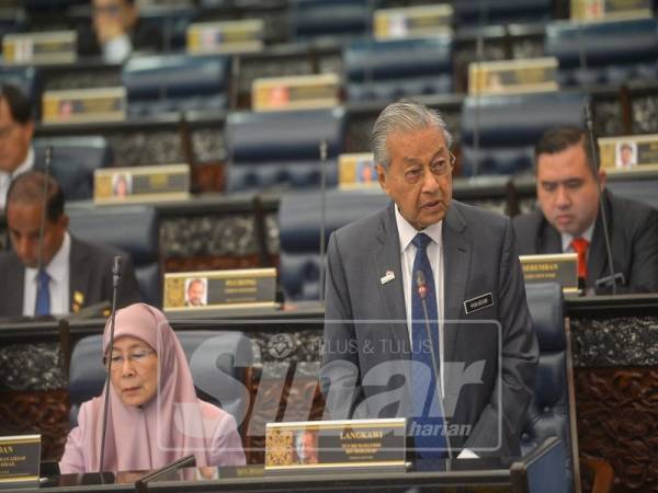 Perdana Menteri, Tun Dr Mahathir Mohamad menjawab pertanyaan daripada Ahli Parlimen Gelang Patah, Lim Kit Siang di Dewan Rakyat hari ini. - Foto Sinar Harian oleh SHARIFUDIN ABDUL RAHIM 