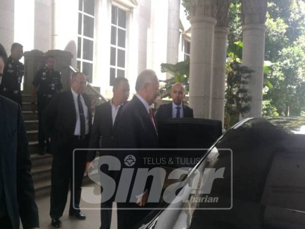 Najib hadir diwakili peguam Tan Sri Muhammad Shafee Abdullah dan Harvinderjit Singh.