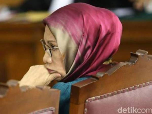 Ratna didakwa kerana menyebarkan fitnah dan ucapan kebencian mengikut Akta Maklumat Elektronik dan Penyebaran.