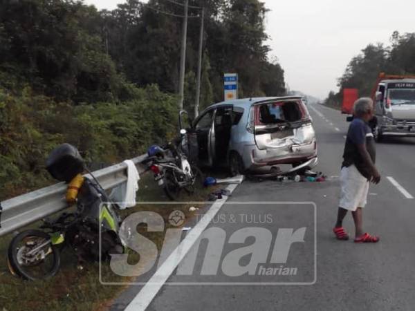 Kereta langgar dua motosikal