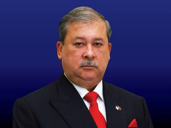 Sultan Ibrahim Sultan Iskandar berkenan mengurniakan sumbangan berjumlah RM1 juta.