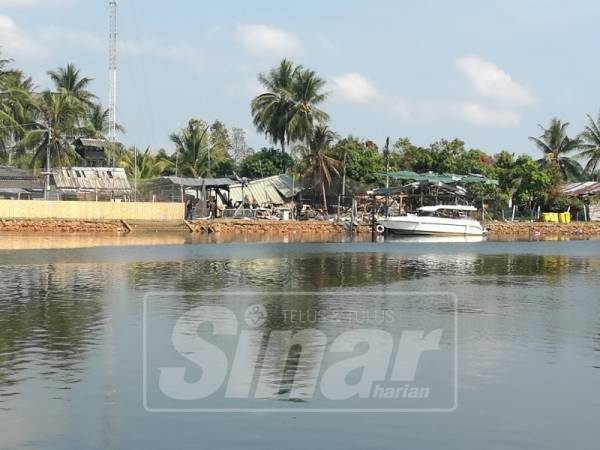 Kesan kemusnahan letupan bom di Pos Tentera Thailand