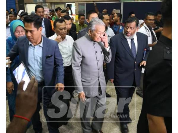 
Dr Mahathir mengadakan lawatan ke Hospital Sultan Ismail di sini hari ini.