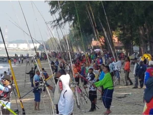 Pertandingan memancing Pantai Puteri pada Disember tahun lalu.