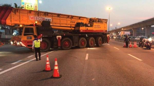 Kerja-kerja pengalihan sedang giat dilaksanakan. Foto: Litrak