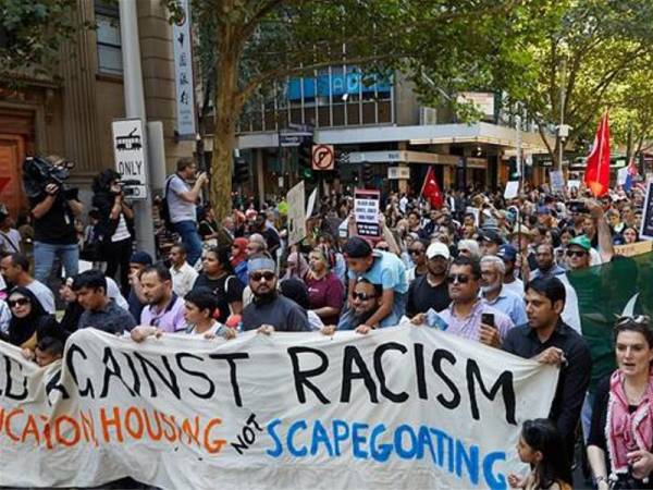 Penduduk Australia berhimpun di Melbourne sebagai tanda solidariti buat mangsa serangan masjid di Christchurch.