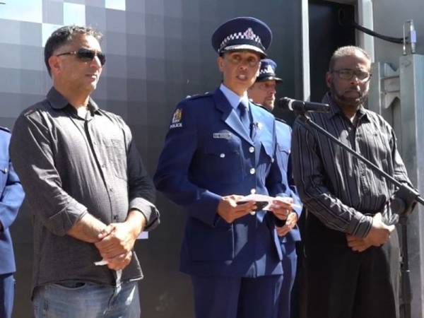 Netizen puji pegawai polis Islam New Zealand