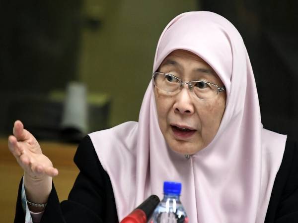 Timbalan Perdana Menteri Datuk Seri Dr Wan Azizah Wan Ismail yang juga Presiden Biro Majlis Antara Kerajaan (IGC) berucap ketika mempengerusikan Mesyuarat Biro Pengurusan Transformasi Sosial (MOST) Pertubuhan Pendidikan, Kebudayaan dan Sainstifik Pertubuhan Bangsa Bersatu (UNESCO) dan Sesi Ke-14 Majlis Antara Kerajaan bagi MOST di Ibu Pejabat UNESCO hari ini. --fotoBERNAMA (2019) HAK CIPTA TERPELIHARA  PARIS, March 18 -- Deputy Prime Minister Datuk Seri Dr Wan Azizah Wan Ismail, who also president of the Intergovernmental Council (IGC) Bureau addressing her speech during the UNESCO Management of Social Transformation (MOST) meeting and the 14th Session of the Intergovernmental Council for MOST at the UNESCO headquarters today. Foto Bernama
