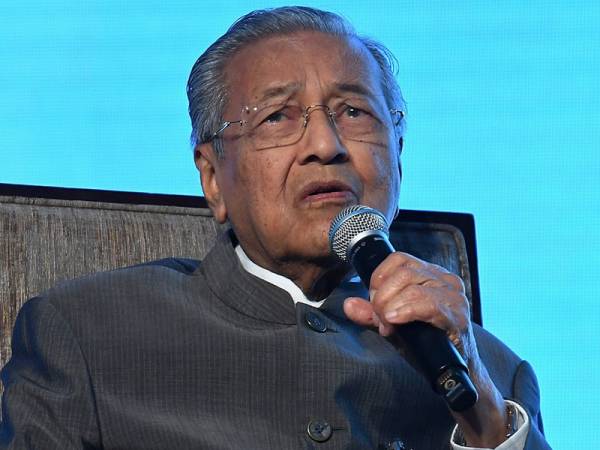 Perdana Menteri Tun Dr Mahathir Mohamad ketika sesi soal jawab selepas menyampaikan ucaptama pada Invest Malaysia 2019 hari ini. - Foto Bernama