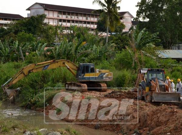 Tiada pesakit baharu dirujuk ke hospital setakat jam 12 tengah akibat pencemaran di Sungai Kim Kim, Pasir Gudang. Foto: Raja Jaafar Ali