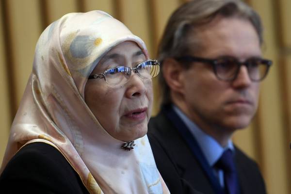 Timbalan Perdana Menteri Datuk Seri Dr Wan Azizah Wan Ismail yang juga Presiden Mesyuarat Biro Pengurusan Transformasi Sosial dan Sesi Ke-14 Majlis Antara Kerajaan (IGC MOST) berucap semasa mempengerusikan Mesyuarat IGC di Ibu UNESCO hari ini. -Foto Bernama