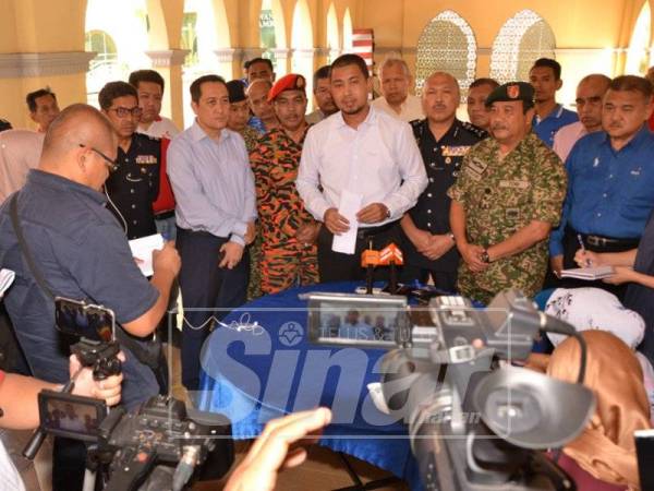 Dr Sahruddin mengadakan sidang akhbar mengenai penutupan pusat rawatan awal di Stadium MPPG. Foto Sinar Harian : Raja Jaafar Ali