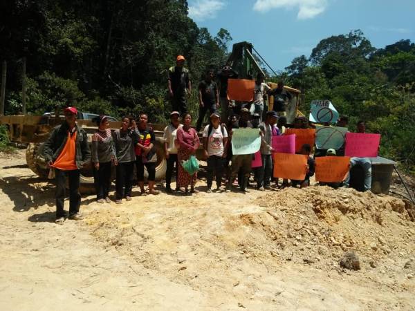 Mayarakat orang asli bimbang dan lakukan bantahan aktiviti pembalakan.