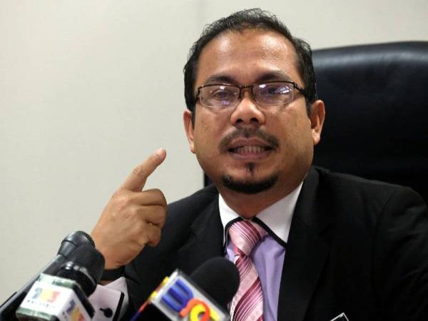 Timbalan Pengarah Kanan Bahagian Pengurusan Psikologi Jabatan Perkhidmatan Awam (JPA) Dr Abdul Jalil Hassan ketika taklimat media mengenai penjawat awam yang merangkumi 25 hingga 30 peratus daripada warga sektor itu didapati mengalami tekanan emosi di Kompleks C3 JPA hari ini. - Foto Bernama