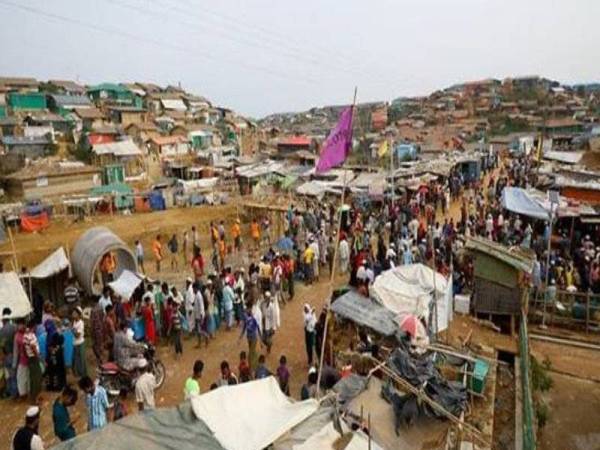 Lebih 700,000 pelarian Rohingya kini tinggal bersesak di kem sementara di Cox&#039;s Bazar. 