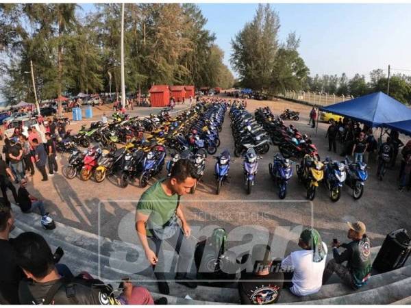 Program himpunan ahli seluruh daerah di Pantai Teluk Ketapang bersama bekas PM, Datuk Seri Najib Razak.