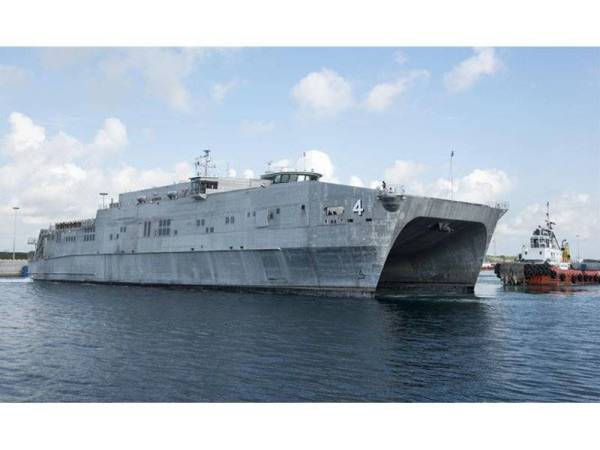 Kapal pengangkut tentera AS, USNS Fall River. Foto sumber internet