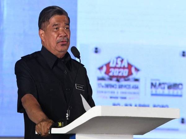 Menteri Pertahanan Mohamad Sabu Menteri Pertahanan Mohamad Sabu berucap pada majlis pelancaran Pameran Perkhidmatan Pertahanan Asia (DSA) dan Pameran Antarabangsa Keselamatan Kebangsaan (NATSEC) Asia 2020 di Pusat Pameran Antarabangsa Mahsuri (MIEC) hari ini. - Foto Bernama