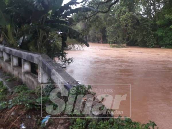 Paras air Sungai Galas menunjukkan peningkatan.