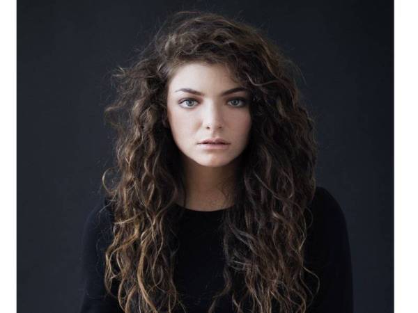 Lorde antara barisan artis membuat persembahan sempena konsert amal "You Are Us" di Auckland pada 13 April depan.