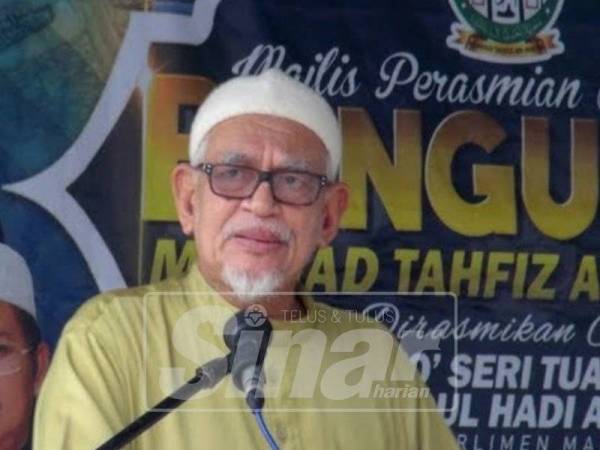 Abdul Hadi ketika merasmikan Bangunan Maahad Tahfiz Asy-Syatibi di Alur Lit.