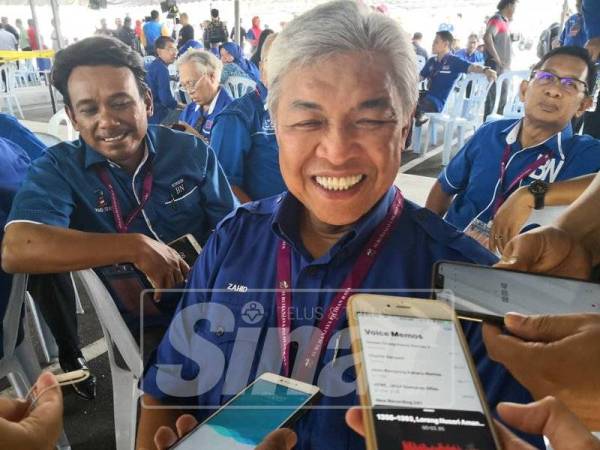 Ahmad Zahid ketika ditemui media di pusat penamaan calon PRK DUN Rantau hari ini. –Foto Sinar Harian