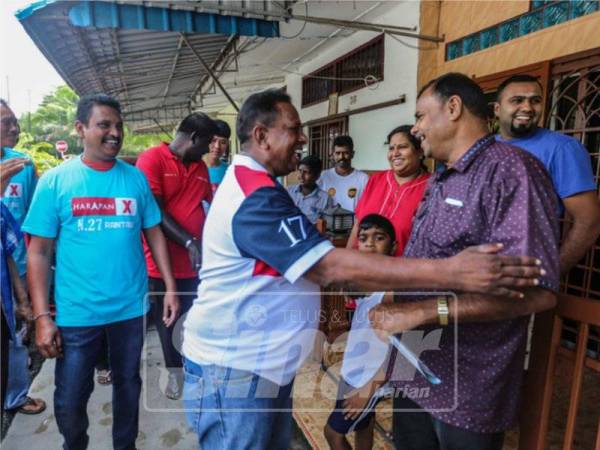 Streram pada program tinjauan mesra di Rumah Rakyat 2, di sini, hari ini. - Foto ADAM AMIR HAMZAH