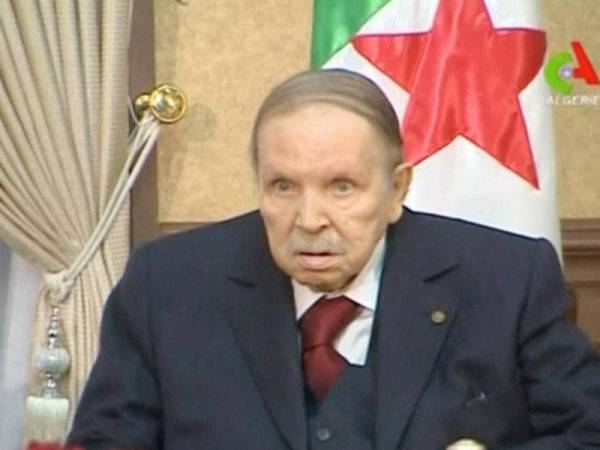 Presiden Bouteflika dilapor akan meletak jawatan sebelum mandat beliau tamat akhir bulan ini.
