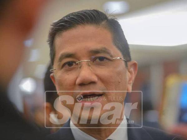 Mohamed Azmin ketika ditemui di lobi Parlimen, hari ini. - Foto Sinar Harian/SHARIFUDIN ABDUL RAHIM