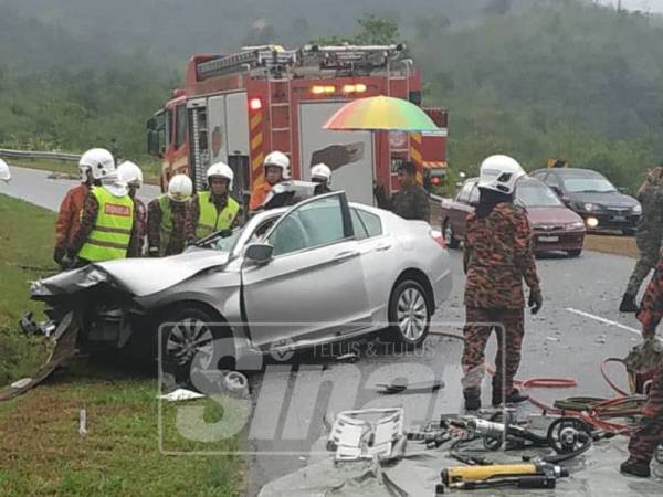 Keadaan kereta yang terbabit dalam nahas mengorbankan dua mangsa, hari ini. 