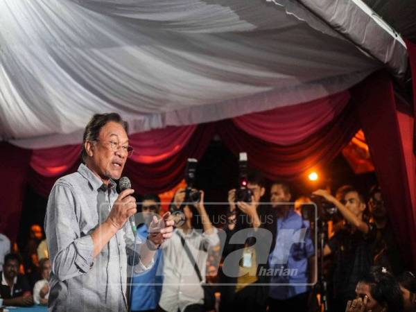 Anwar dalam program bersama masyarakat India Kuala Sawah di Taman Sri Ramai, malam tadi. - Foto Sinar Harian/ADAM AMIR HAMZAH