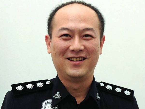 Pegawai Penyiasat Kanan Polis ACP Lew Keng Jeo hadir pada prosiding inkues bagi menentukan punca kematian anggota Bomba dan Penyelamat Allahyarham Muhammad Adib Mohd Kassim di Mahkamah Koroner Kompleks Mahkamah Shah Alam hari ini. - Foto Bernama