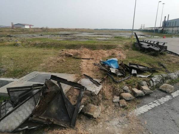 Lokasi kejadian yang mengakibatkan 12 mangsa maut dalam kejadian di Jalan S8 Pekeliling berdekatan MAS Kargo dekat Lapangan Terbang Antarabangsa Kuala Lumpur (KLIA),Sepang, Ahad lalu.