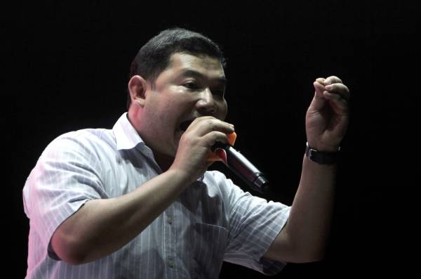 Rafizi Ramli berucap ketika hadir bagi membantu calon PH Dr S Streram berkempen sempena PRK DUN N27 Rantau hari ini. -Foto Bernama