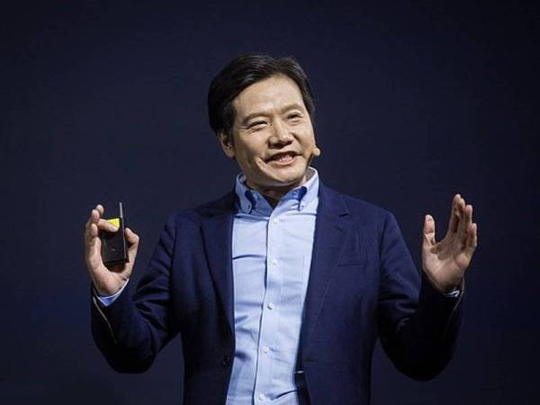 Pengasas syarikat pengeluar telefon pintar Xiaomi, Lei Jun menerima ganjaran RM3.9 bilion ekoran dedikasi terhadap syarikat. - Foto VCG