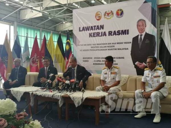 Muhyiddin mengadakan lawatan kerja rasmi ke Agensi Penguatkuasaan Maritim Malaysia (Maritim Malaysia) di Stesen Udara Maritim Subang hari ini.