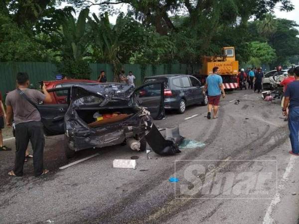 Keadaan di lokasi kemalangan.